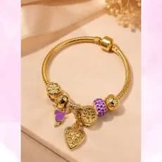Pulseira Berloques Prateada, e Dourada Estilo Feminina (Modelo aleatório)