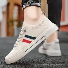 Sapatos masculinos outono 2025, novos tênis casuais, sapatos brancos da moda, tênis masculinos respiráveis e versáteis.