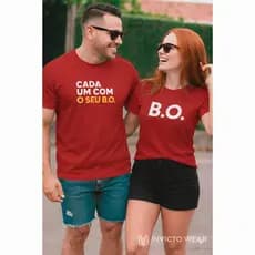 Kit 2 Camisetas Casal Carnaval cada  Um Com Seu BO Unissex 100% Algodao Conforto Estilo Festa e Estilo