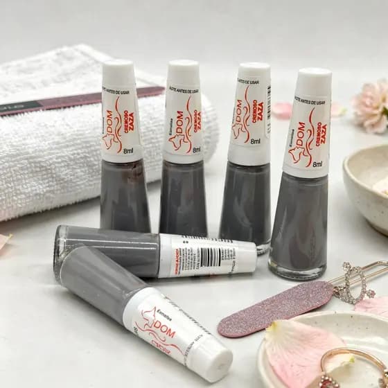 Esmalte Cremoso Cinza Zaza 8ml DOM 💅✨ | Alta Cobertura, Secagem Rápida, Brilho Intenso e Longa Duração