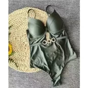 Maiô Estruturado com Bojo e Detalhe Central – Sofisticação e Estilo para Brilhar à Beira-Mar