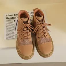 Botas Martin de couro plano mulheres verão ruibarbo botas curtas de sola grossa 2026 novo estilo estilo britânico primav