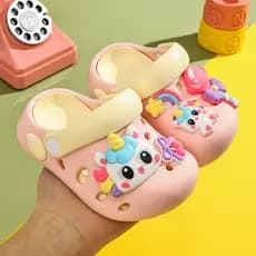 2026 novo estilo inodoro crianças buraco sapatos Baotou sola macia antiderrapante grande médio pequeno 1-8 anos de idade