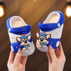 Crianças chinelos meninas verão 2026 novo estilo meninos interior antiderrapante meninas praia bebê buraco sapatos sandá