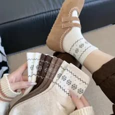 Meias femininas outono inverno meados de tubo meias Retro floco de neve meias ins Phil ilha meias de algodão All-match C