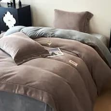 Cama de veludo de leite de luxo leve conjunto de quatro peças dupla face lençol de lã capa de edredão conjunto de três p