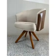 Poltrona Julia Bege/Couro Macio Giratoria Tecido Linho Pé De Madeira - Design Exclusivo Confortse