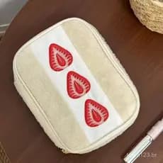 Estojo de Lápis Bordado com Morango Fofo, Portátil, Multifuncional, Grande Capacidade