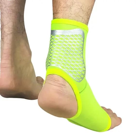 Tornozeleira esportiva de peça única com suporte de malha de compressão e design de calcanhar aberto, adequada para comp