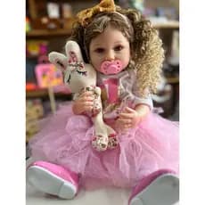 Boneca Reborn Cacheada Sapato Verniz mamadeira chupeta fralda certidão de nascimento corpo Vinil pode dar banho