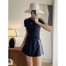 2025 novo estilo simples esportes Split maiô feminino de três peças terno capa barriga mais magro olhar conservador saia