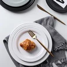 Placa nórdica influenciadora, bife criativo, prato de jantar, comida ocidental, estilo ins, utensílios de mesa doméstico