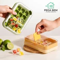Forma de Gelo com 15 Cubos Caixa e Tampa para Geladeira Freezer 16,2x4,2x11cm WL-2688