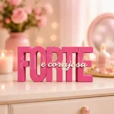 Letreiro Forte e Corajosa 20cm Frase Empoderamento Feminino Mulher Decoração Quarto Moderna