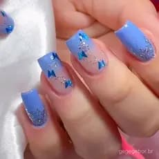 24Pcs Borboleta Azul Unhas Falsas Caixão Curto Simples com Design Francês Wearable Unhas Falsas Bonito Cobertura Compl