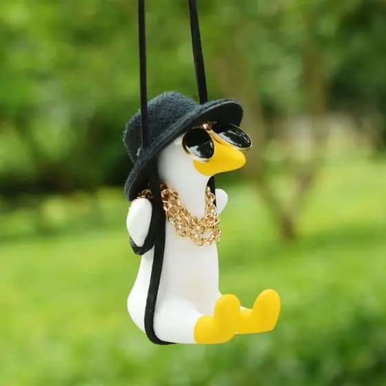 Ornamento Aromatizador de Ar para Carro em Forma de Patinho Balançante, Acessório Fofo com Óculos de Sol, Decoração para