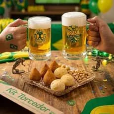 Kit Torcedor Copa Brasil com 3 Peças - 1 Petisqueira Grande Quadrada 30 cm com 2 Copos Chopp 300 ml