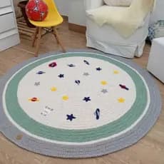 Tapete Infantil Crochê Astronauta Universo Espaço Lúdico Decoração Para Quarto de Bebê