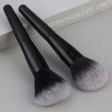 Amazon todo preto forma de chama pincel de maquiagem iluminador macio solto pó escova Blush escova beleza maquiagem esco