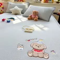 Classe A PE Yi Lun gelo Doudou applique tapete de cama legal tapete de seda gelo conjunto de três peças dormitório cama