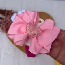 Laço com coração Laço colorido Laço no bico de pato Laço estiloso Laço infantil Menina Maternidade