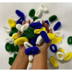 Elásticos de Cabelo Infantil Cores da Bandeira do Brasil | 4 Cores | Pacote com 50 ou 100 Unidades | Grossos e Resistent