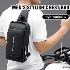 Bolsa transversal elegante para o peito, estilo carteiro, ideal para ocasiões formais e informais.