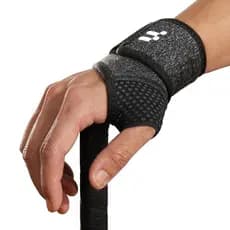 A pulseira Fitomo, com abertura macia para o polegar, é adequada para tendinites leves e entorses, com suporte de pulso