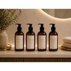 Kit Elegance Premium – 4 Frascos de Shampoo, Condicionador, Sabonete e Sabonete Líquido para Cuidado Pessoal