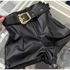Shorts Feminino De Couro Fake Cor Preto Cinto De Fivela