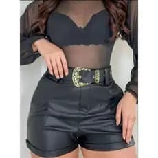 Shorts Feminino em Couro fake Cinto com Fivela