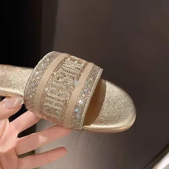 Cheio de diamante carta bordado diamante quente sandálias planas chinelos feminino exterior Wear 2025 verão novo estilo