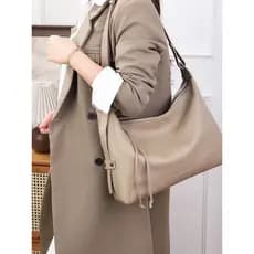 Primeira camada de couro 2026 primavera verão novo estilo saco feminino Commuter simples grande capacidade axilas saco o