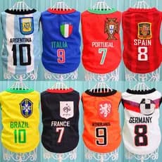 ⭐     Roupa para Cães Estilo Hot Dog com Malha Respirável e Estampa de Equipe de Basquete