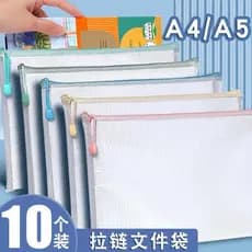 Um saco de arquivo a4 tipo zíper transparente à prova dwaterproof água saco de informações uso do estudante engrossado a