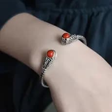 1 peça de pulseira de joalheria vintage elegante de estilo étnico, com incrustações esculpidas e vazadas com ágata verme
