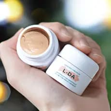 L-DA iluminador corretivo sedoso umedecimento feminino rosto reparação Natural capa manchas faciais marcas de Acne olhei