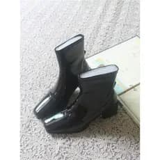 Botas curtas femininas de sola grossa Martin botas 2026 outono inverno novo estilo dedo do pé quadrado couro envernizado