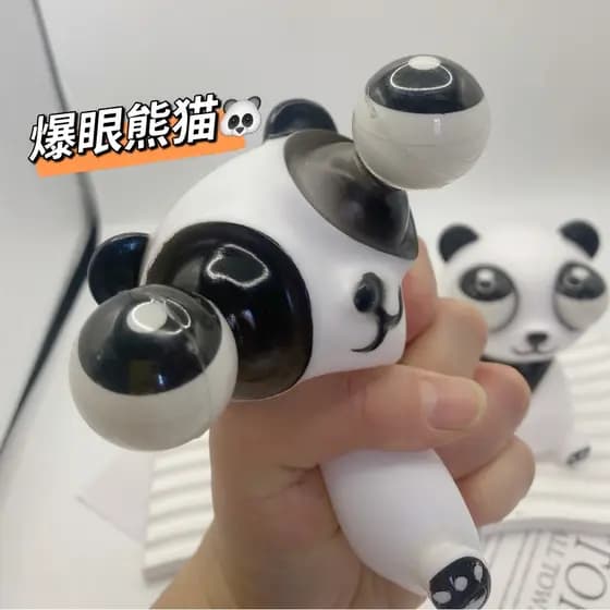 Um squishy de brinquedos Novo Panda estranho e atraente olhando para A mão Descompressão Ventilação Descompressão Belisc
