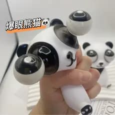 Um squishy de brinquedos Novo Panda estranho e atraente olhando para A mão Descompressão Ventilação Descompressão Belisc
