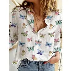 Blusa feminina com estampa de borboletas, ideal para o dia a dia e para ir ao trabalho