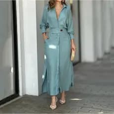 Vestido feminino elegante em cor lisa, estilo casual e confortável, ideal para férias