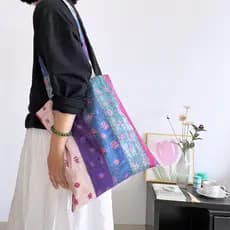 Bolsa de ombro de estilo étnico retrô com listras roxas e cores contrastantes, bolsa de lona com design casual para féri