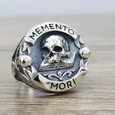 Este é um anel de caveira em liga metálica personalizado, adequado tanto para homens quanto para mulheres PUBC.