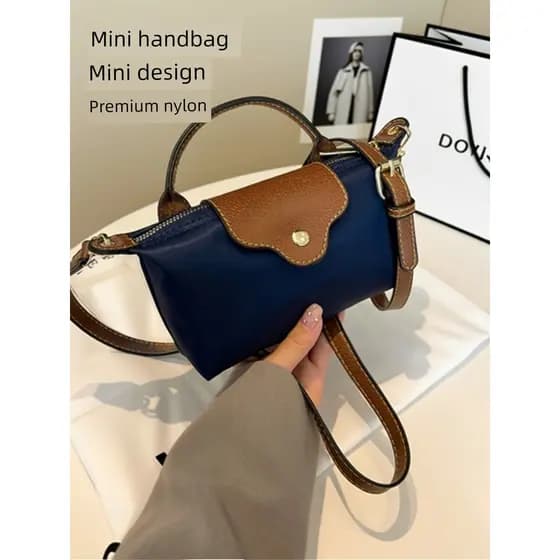Saco pequeno feminino 2024 novo estilo nicho Mini portátil bolinho saco High-End sentir pano de náilon um ombro mensagei