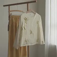 Camisa de manga comprida estilo chinês, uma peça elegante e inovadora com bordado exclusivo 5126, design original chinês