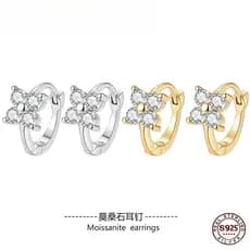 （XIBU）Argola feminina trevo com moissanita, prata 925. Modelo delicado, possui certificado autêntico