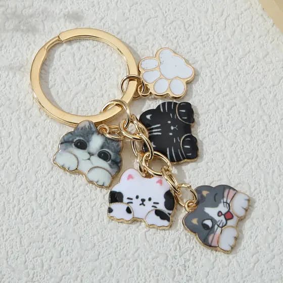 O chaveiro de gato com cores vibrantes é um chaveiro fofo adequado para gatos e é uma escolha ideal para donos de animai