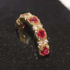 Anel de noivado elegante em estilo vintage, incrustado com rubi, diamante, cristal, ouro e aço de titânio ECKT HBQX