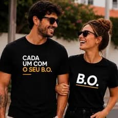 Kit Casal Dia dos Namorados | 2 Camisetas Premium | Cada Um com Seu B.O.